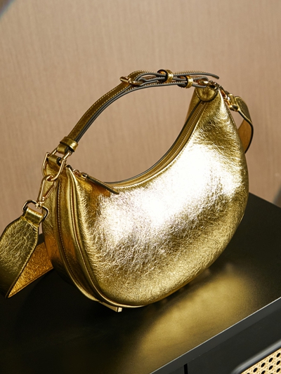 フェンディバッグ着用イメージ